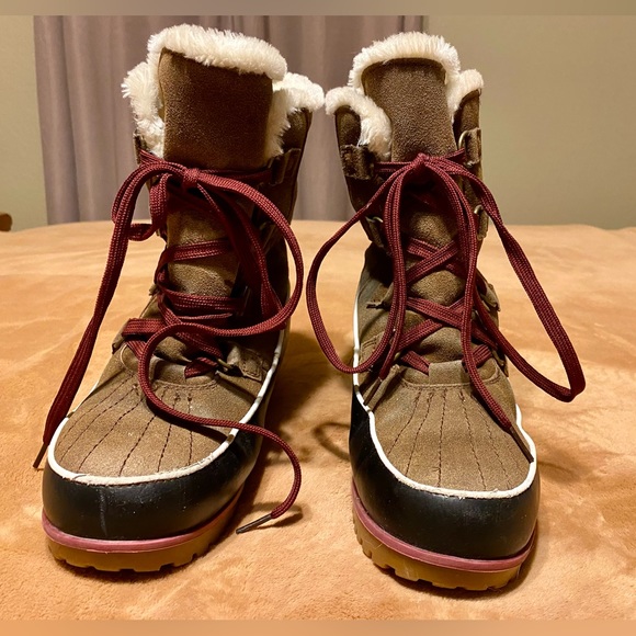 Apres by Lamo "Kristi"" Water Resistant Lace-Up Boots w/ Faux Fur Trim - Picture 4 of 13
